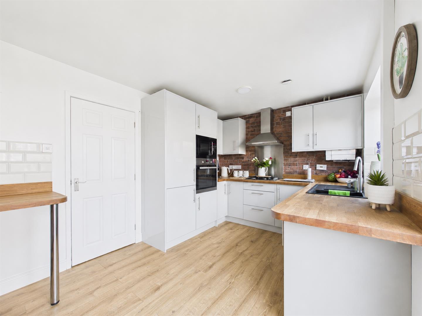 10 Cilcoed, Chirk, LL14 5BX For Sale
